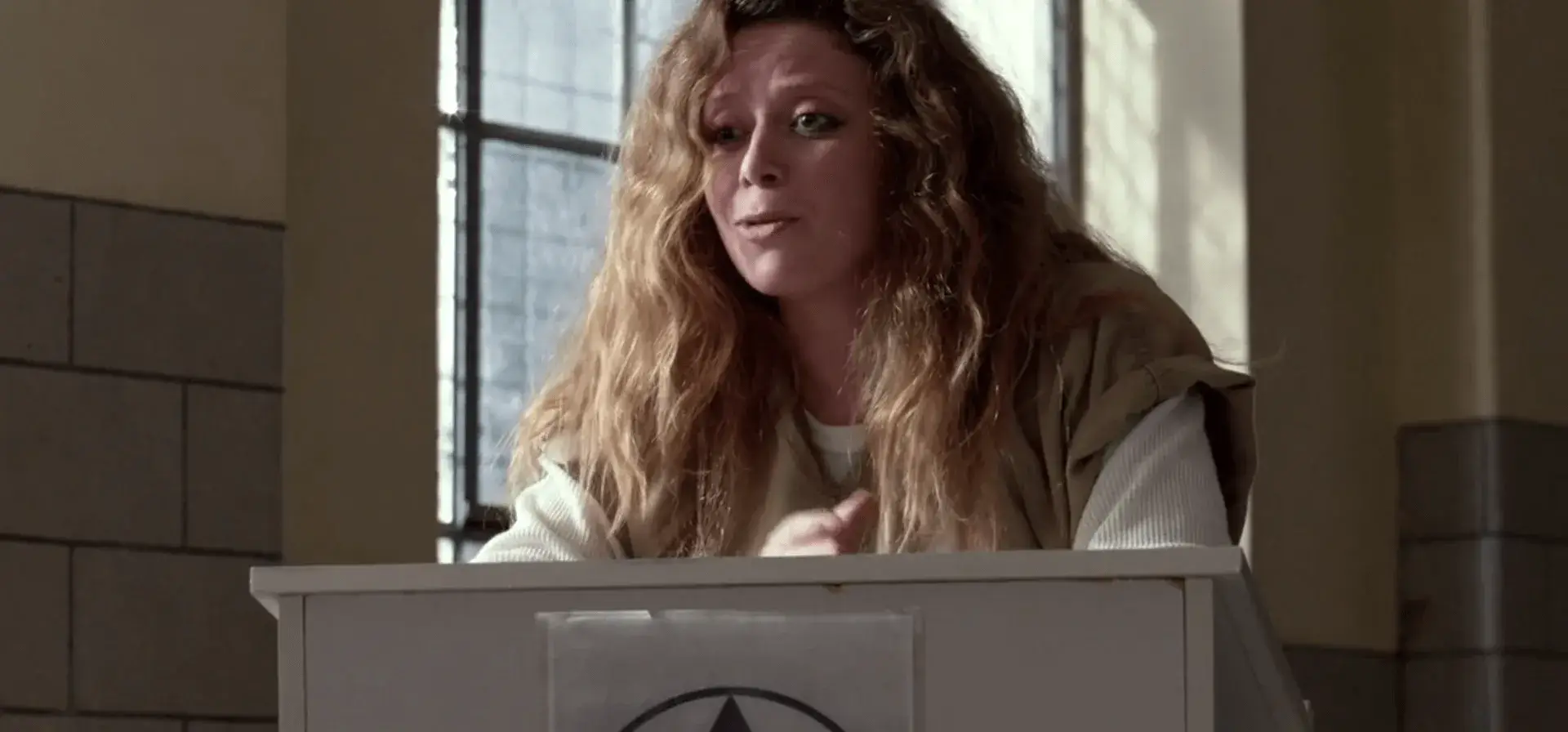 Оранжевый — хит сезона - 2 сезон 9 серия - 2 кадр